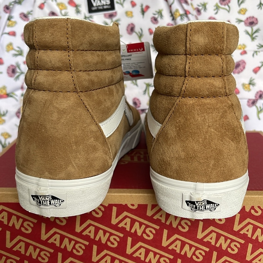 Vans WMNS Sk8-Hi
Pig Suede Tobacco Brown
VN0005U9TBN
Sneakers - Picture 13 of 16